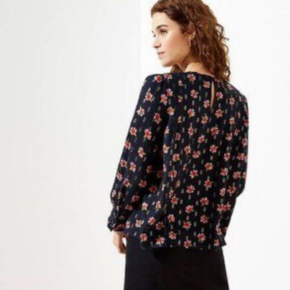 🔺️Loft Black & Red Floral Print & Metallic Gold Long Sleeve Top Small - Picture 3 of 11